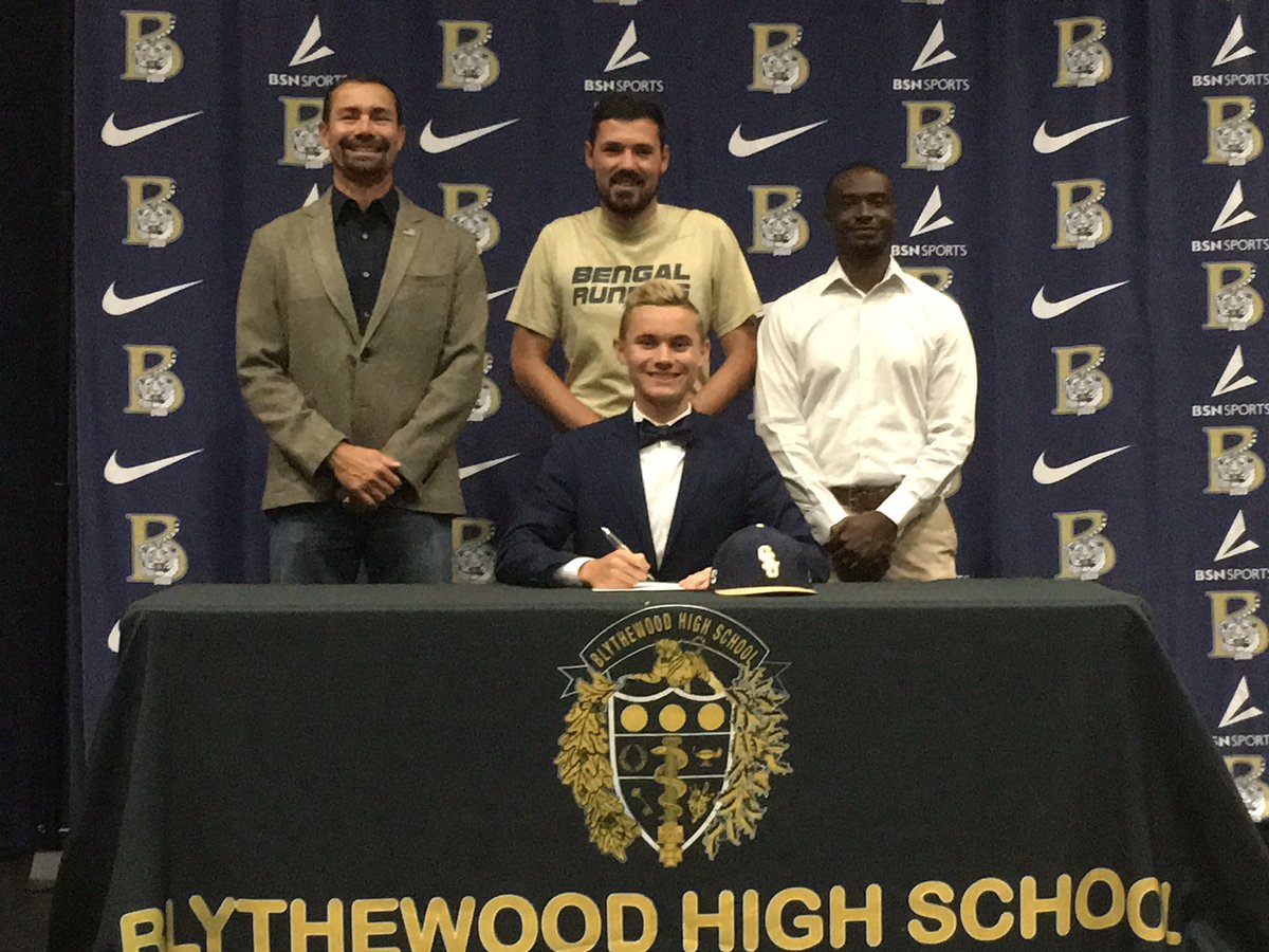 BengalXc's tweet photo. Congratulations Alan Deogracias for signing his Letter of Intent and Scholarship to run Cross Country and Track and Field for Charleston Southern University. @BWOODTRACK18 @1ProudBengal @bhstrackbooster @blythewood_sbo @scmilesplitus @ADeograciasIII @BwoodBengals https://t.co/mUAogjRBkq