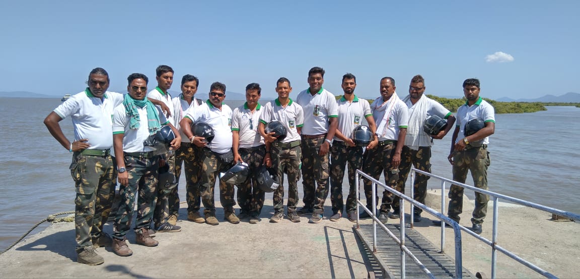 banduplan's tweet photo. अलिबाग हे ऐतिहासिक शहर असून, अलिबागचा समुद्रकिनारा सर्वदूर प्रसिद्ध आहे. या ऐतिहासिक व नैसर्गीक स्थळाचे जतन व्हावे, ही भावना येथील लोकांमध्ये रुजावी, हा उद्देश्य ठेवून ही इको प्रो ची #परिक्रमा समुद्र किनारी दाखल झाली. #ecopo #Marathi https://t.co/xjyOI86dRJ