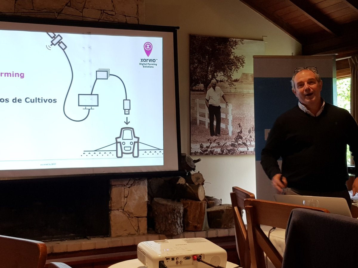 esmangrullo's tweet photo. Coco Gastaldi presentando @xarviodf en Argentina @BASF_Agro_ARG https://t.co/SlqAGQ1CcQ
