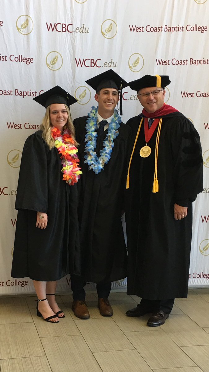 deaurrrkkkk's tweet photo. Thankful for the influence so many have had on me while at college! Special thanks to my Pastor for investing in me and helping guide me towards God’s plan for my life. Now it’s time to serve. https://t.co/tBQB8SUtJh