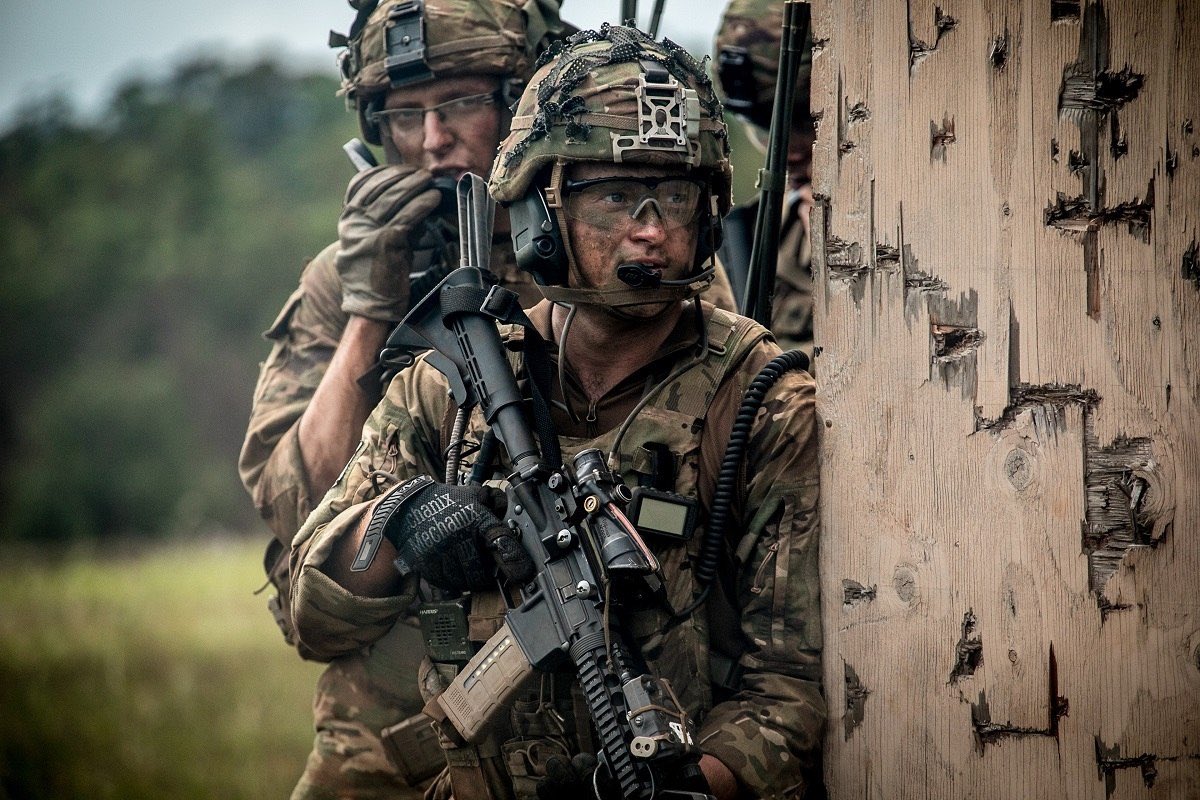 army_terrell's tweet photo. HOT‼️ 

💰Enlistment Bonus Update💰

The #USArmy has just released some brand new bonuses for those interested in INFANTRY + you get to pick years of service🇺🇸

3 YEARS: $20,000
4 YEARS: $25,000
5 YEARS: $30,000
6 YEARS: $40,000

Message us if you’re ready‼️ https://t.co/FhuQJPG6a6