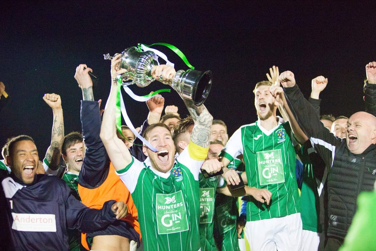 GrahamJEgerton's tweet photo. Love our club, thanks too all the fans that make this club #fanrun #nogimics #fromtheheart and amazing sponsors @HuntersGin @AndertonConcret @Stanleyiain @GordonSons @Stateside_BK @HartfordGolfC @golfguidehq @OffsideTrust @WeaverHardware @fozbhfc @brollybruce @SpinnerBergamot https://t.co/CL8PNQXirm