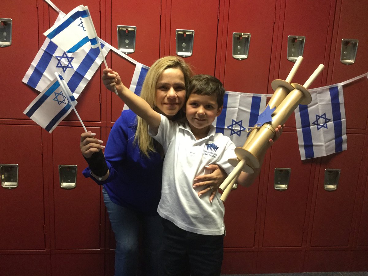 gsabbag's tweet photo. #Torah making on #YomHaatzmaut 
#davis1 https://t.co/gwZ9C7n3So