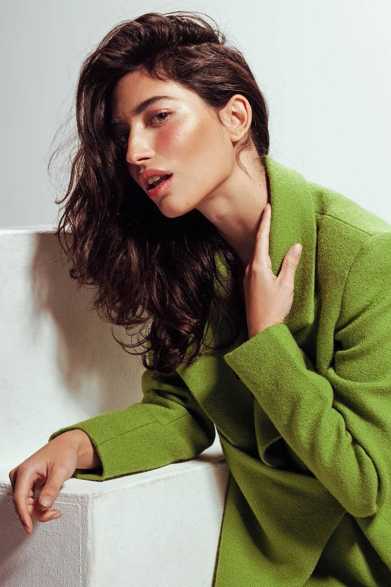 Abrigo verde .<a href="/BREAofficial/">BREA</a> en nueva editorial para <a href="/RUDEmagazine/">RUDE Magazine</a> #fahsion #moda #madeinspain