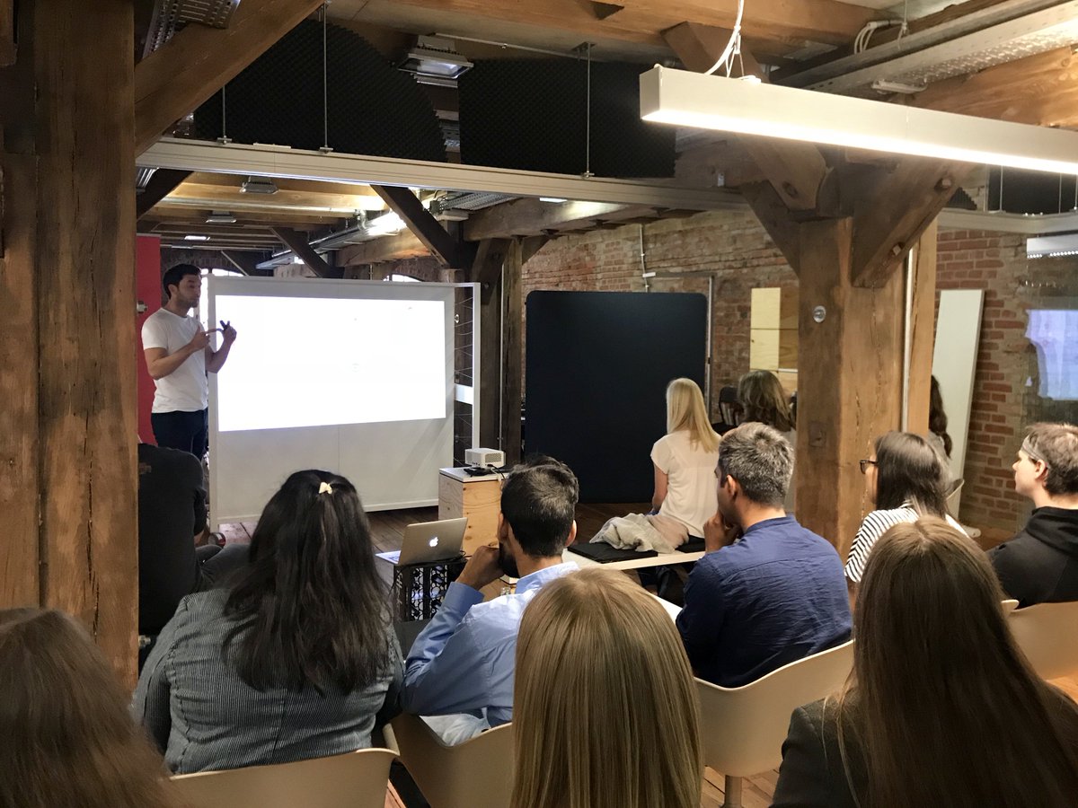 Am Tag 1 der #Digilabcruisedays geben unserer Startups <a href="/SirumTms/">SIRUM</a> und <a href="/SharehouseE/">sharehouse.eu</a> einen Einblick in ihre Arbeit und den Digital Hub als Innovationsplattform. Wir wünschen den Logistiklotsen und allen Teilnehmern morgen viel Spaß im <a href="/1DockOne/">DockOne</a> von @encoway!