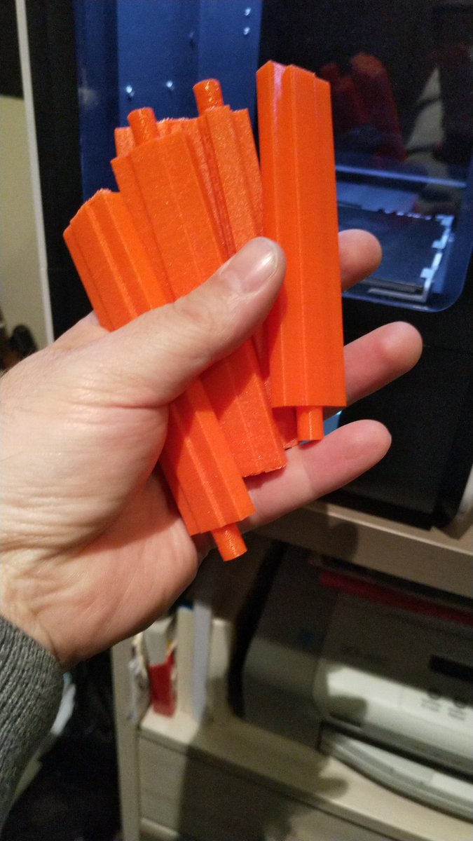 RobotEbre tweet media