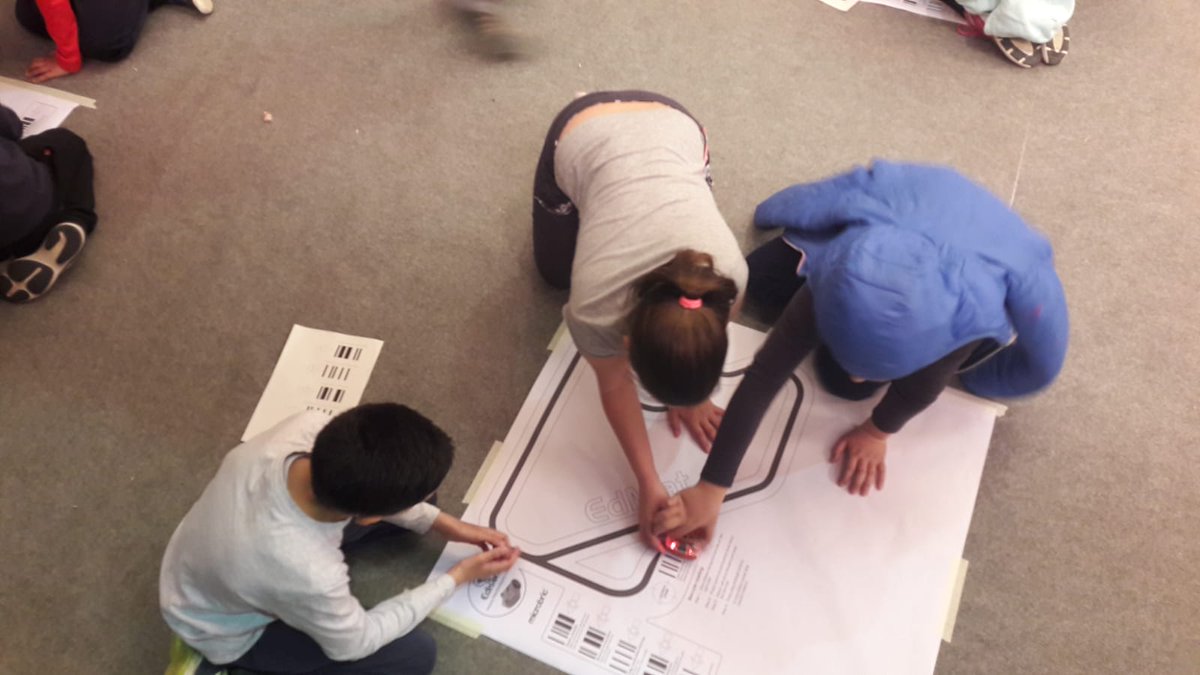 RobotEbre tweet media