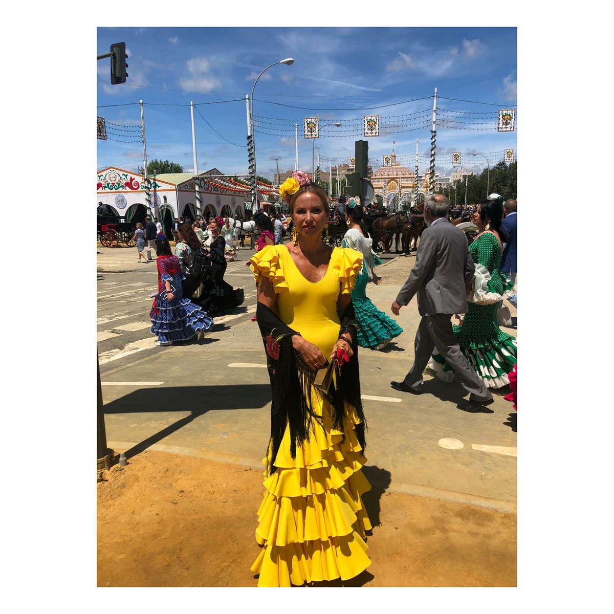 ✨ Ya nos llegan fotos de Flamenkas en la Feria de Abril 😍 

#Flamenka #amarillo #feriadeabril