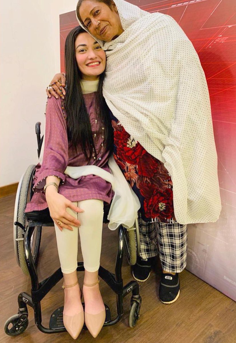 muniba_mazari tweet picture