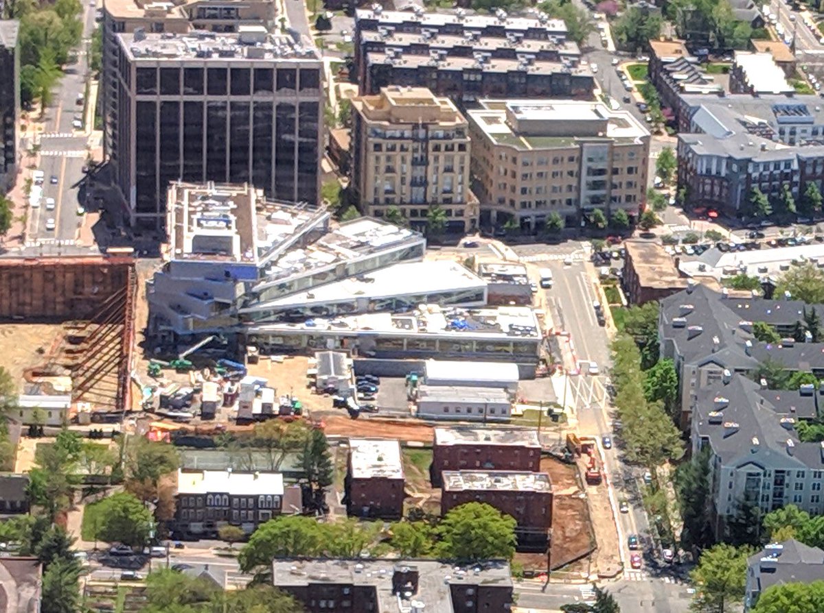 HBWProgram's tweet photo. An eagle-eyed parent saw our new home while flying into @dcairports @APSFacilities @BIGstertweets @APSVirginia @GilbaneBuilding #stratfordrocks #lovehb #TheHeightsBuilding https://t.co/JHe6K6ZPDl