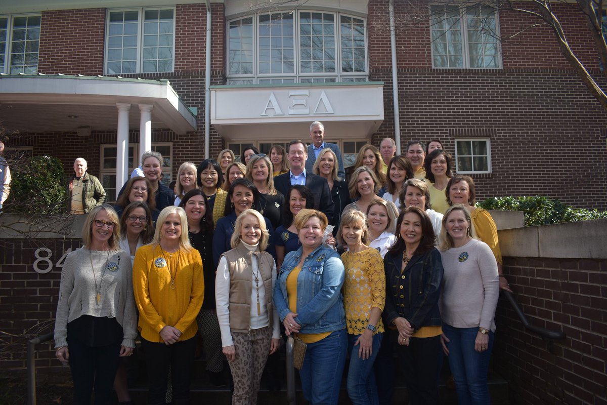 gtalphaxi's tweet photo. AXiD ♥️’s Mark Price and our Alumnae! https://t.co/QbuG52yykZ
