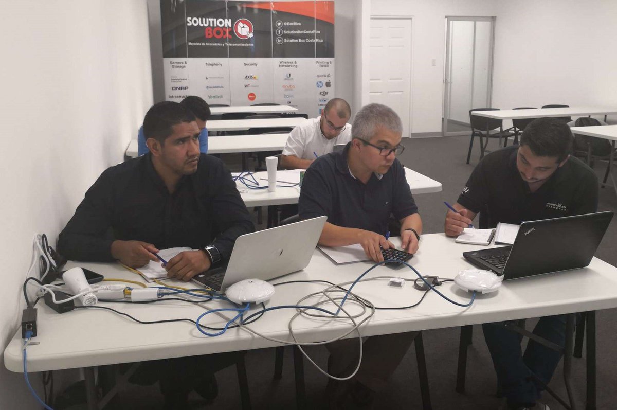 BoxRica's tweet photo. Excelente grupo de técnicos certificados en #Ubiquiti Broadband Wireless Admin por el Ing. Inaldo W. Garcia ¡Felicidades! 👏👏👨🎓@ubnt_latam #Costarica #Heredia #TrainingDay #Engineering #telecomunicaciones #Telecommunications #ISP #WISP #UBWA #UEWA #Certificaciones2019 https://t.co/nXiGK5ezb5