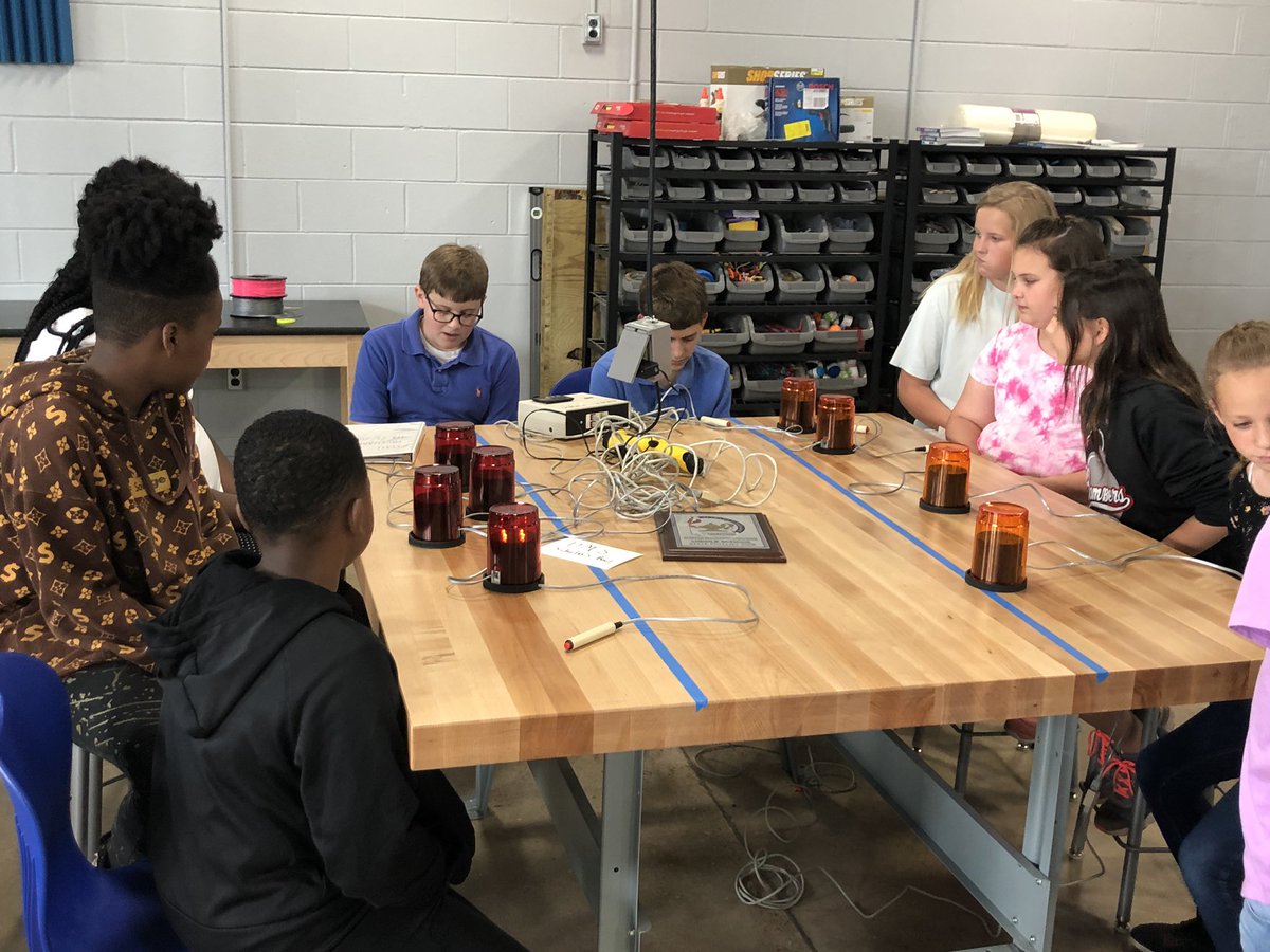 kkallhoff's tweet photo. @USJtigers 5th grade students are in #LAB212 this morning @DMS_Tigers imagining the possibilities. Excited about the STEAM emphasis in @DCSTigers1 @AlabamaDeptofEd @GovernorKayIvey @amstiweb https://t.co/3QSMNHYO8E