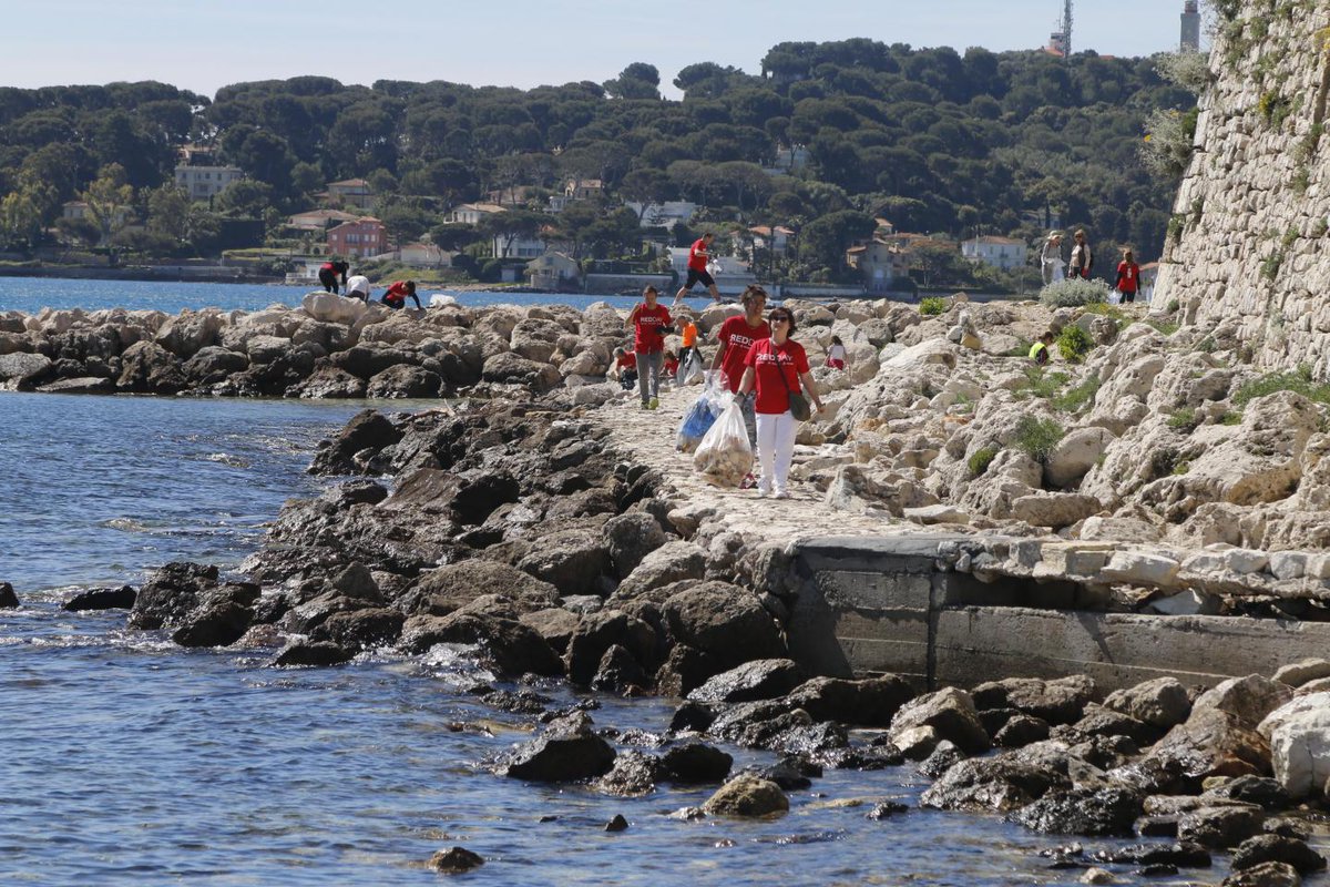 Nice_Matin's tweet photo. 3.600 litres de déchets, 4.000 mégots... Voici ce qui a été ramassé sur une plage d'Antibes en une matinée
https://t.co/iv9NnrrOZ9 https://t.co/Fxeq4v18pP