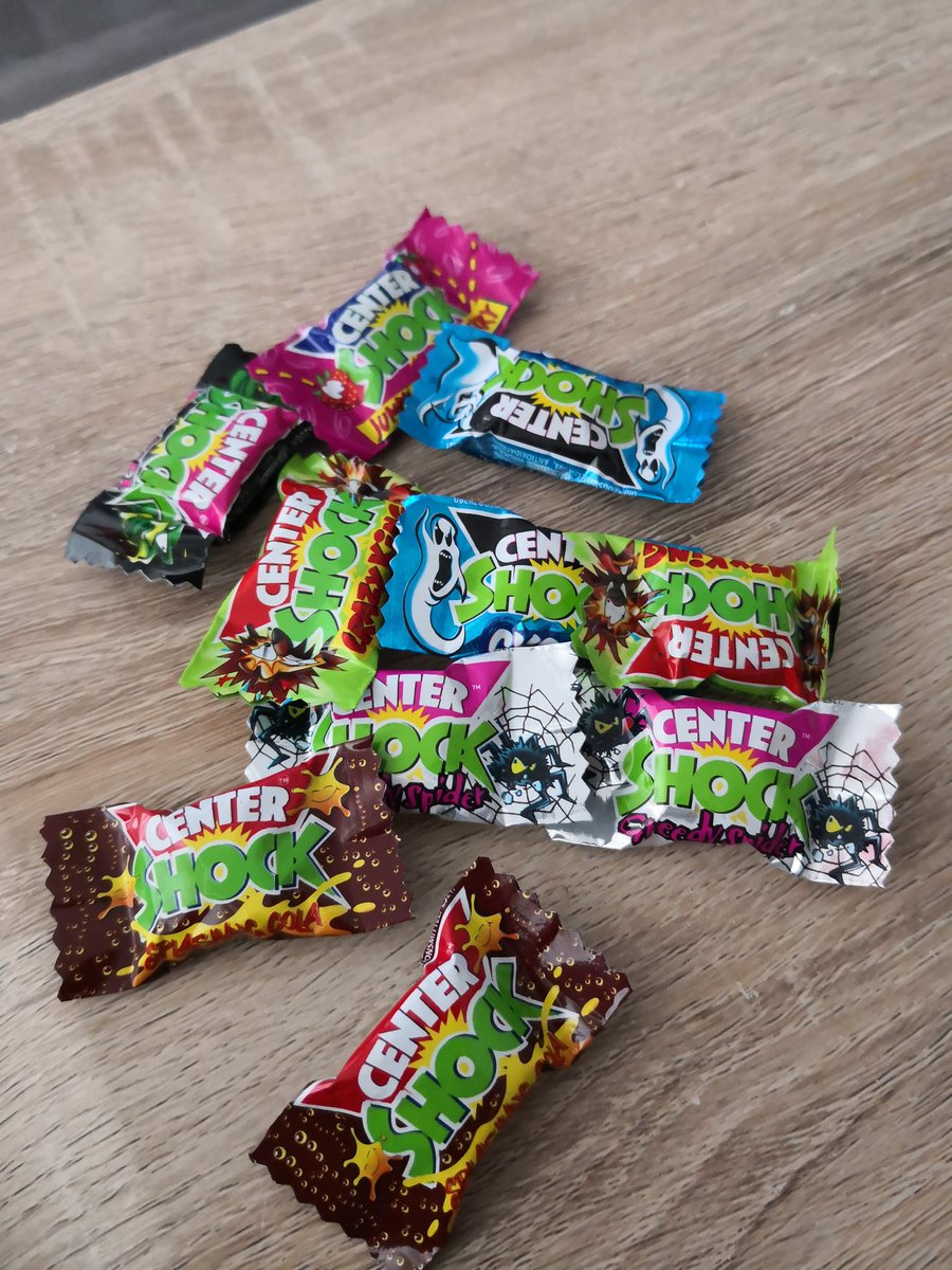 Nobody_4_'s tweet photo. Ich hab mir heute ein bisschen #Kindheit gekauft 🤪😁😍
#Centershock https://t.co/yrP4CdEurB
