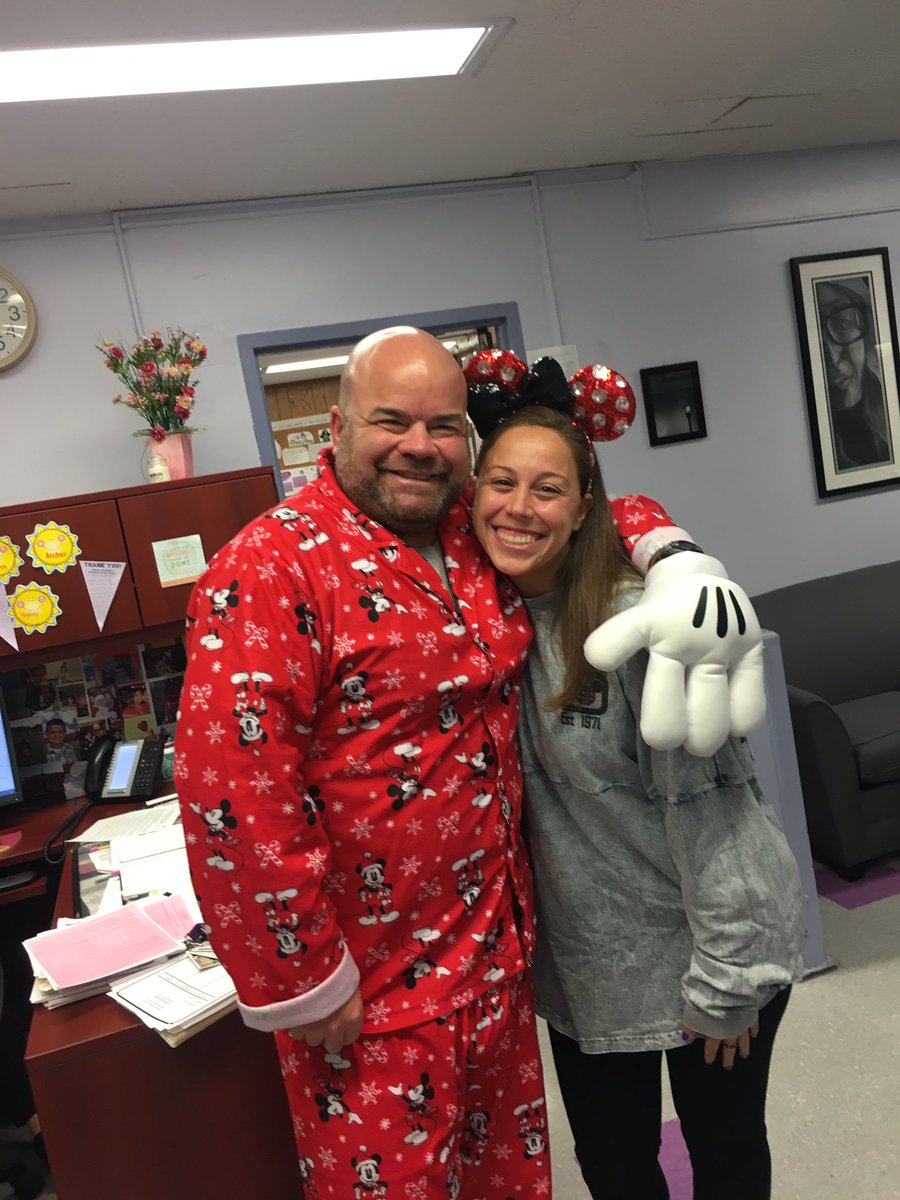 RoTierno's tweet photo. It’s the happiest place on the Island today!!! It’s Disney Day at @TottenvilleSO18 #letitgo #minnieears #mickeyhands❤️🖤 @THSSTEAM @SIBOD31 @CGoffredoZapata @cbloom14 @JGS512 https://t.co/GiExVdHXjY