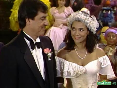 ToughPigs: Muppet Fans Who Grew Up a Twitter: &quot;Sesame Street&#39;s 19th season not only featured the wedding of Maria and Luis, but also their entire courtship! Read more in the latest installment