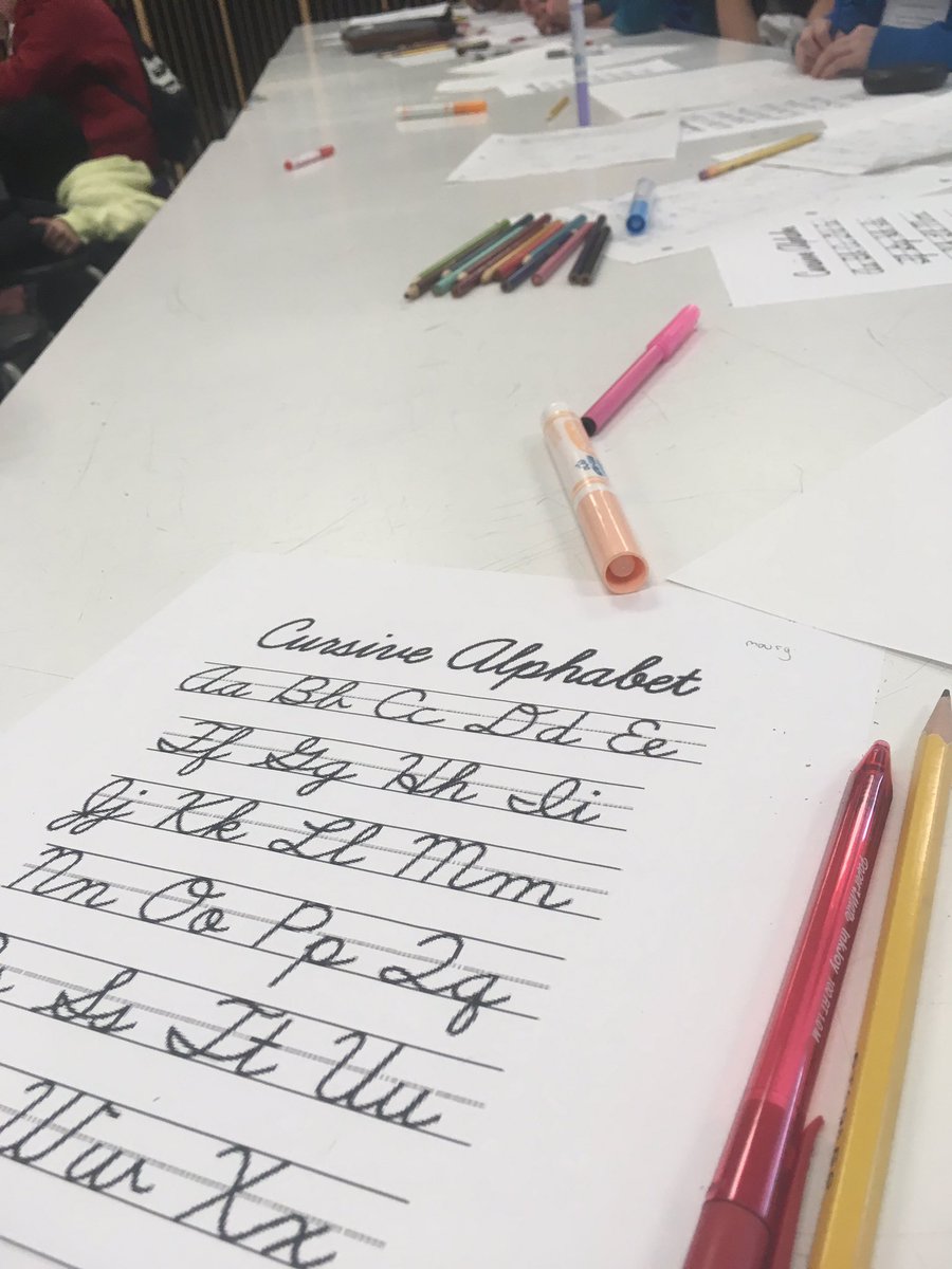 yrdsbdlteam's tweet photo. Embracing the art of cursive and calligraphy with student leaders from @DDenisonss #yrdsbinnov8 #YRDSB #YRDSByes https://t.co/Hv0jd4ZwhK