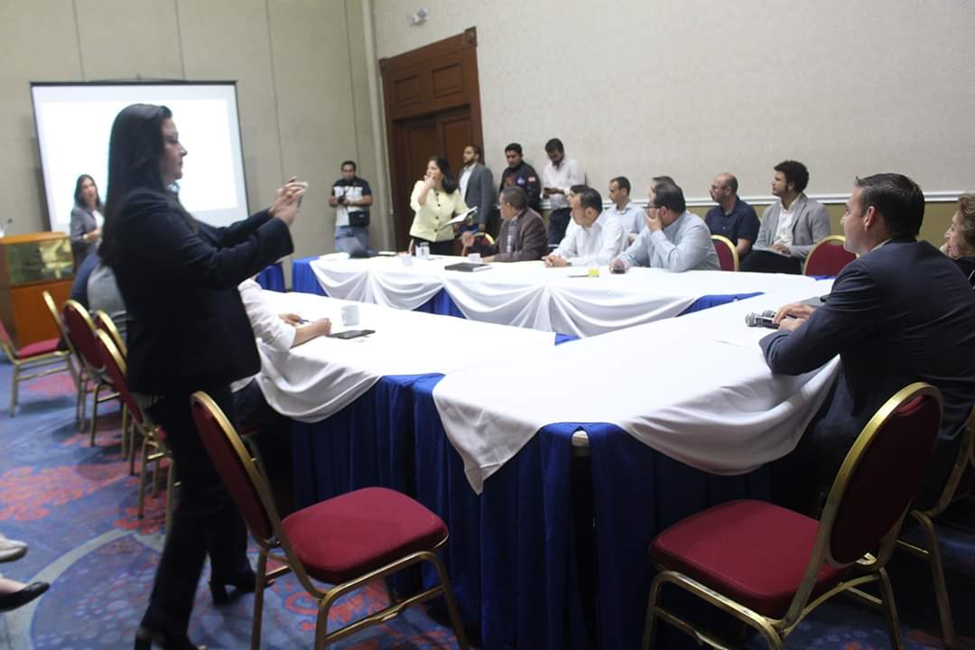 SSCentroFMLN's tweet photo. #EnDesarrollo Esta mañana el señor Alcalde Lic. Simón Paz participa en sesión extraordinaria del #COAMSS para coordinar trabajo y proyectos de los distintos municipios.

Juntos seguimos #HaciendoUnaCiudadMejor 👉🏻🤝🏻👌🏻✌🏻 https://t.co/z8aFhepFOg
