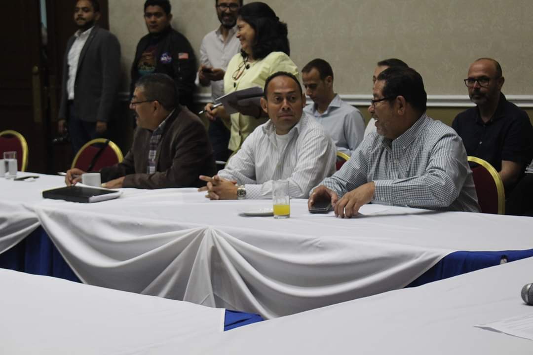 SSCentroFMLN's tweet photo. #EnDesarrollo Esta mañana el señor Alcalde Lic. Simón Paz participa en sesión extraordinaria del #COAMSS para coordinar trabajo y proyectos de los distintos municipios.

Juntos seguimos #HaciendoUnaCiudadMejor 👉🏻🤝🏻👌🏻✌🏻 https://t.co/z8aFhepFOg