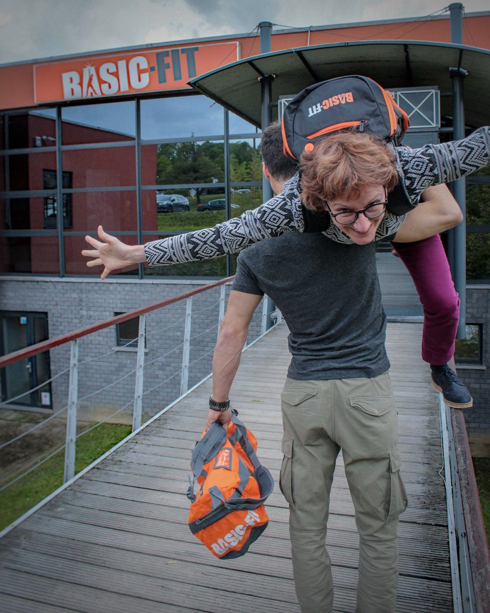 ℹ️ EMMENEZ VOTRE MAMAN
Votre mère n'est pas encore membre Basic-Fit ?
Pas de problème, vous pourrez l’emmener gratuitement pour la fête des mères ce dimanche 12 mai 

Super, n’est-ce pas ? Profitez d’une séance d’entraînement ensemble