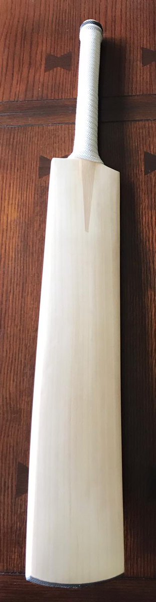 Allthegear99's tweet photo. A stunning UK made Pro Grade #cricket #bats! 

Weight: 2lb 8oz

Stunning ping, superbly balanced with a nice profile. 

Price: £249.99 with free uk postage.

Only one available, so message us if interested. 

#probats #bestbats #kingpings #prowillow #thecricketshed https://t.co/4pnHpRLp8g