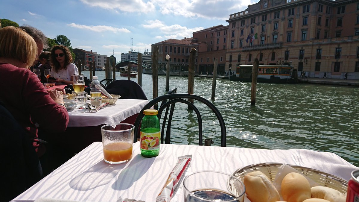 Jamie_Lee_C's tweet image. A quick stop off before #JAVACRO