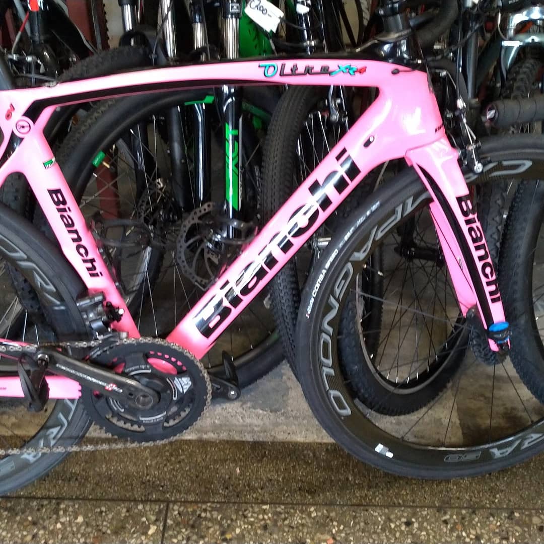 Humphriescycles's tweet photo. @campagnoloEPS12sp upgrade kit installed today.#Bianchi #campagnolo https://t.co/H1CmQSaUEB