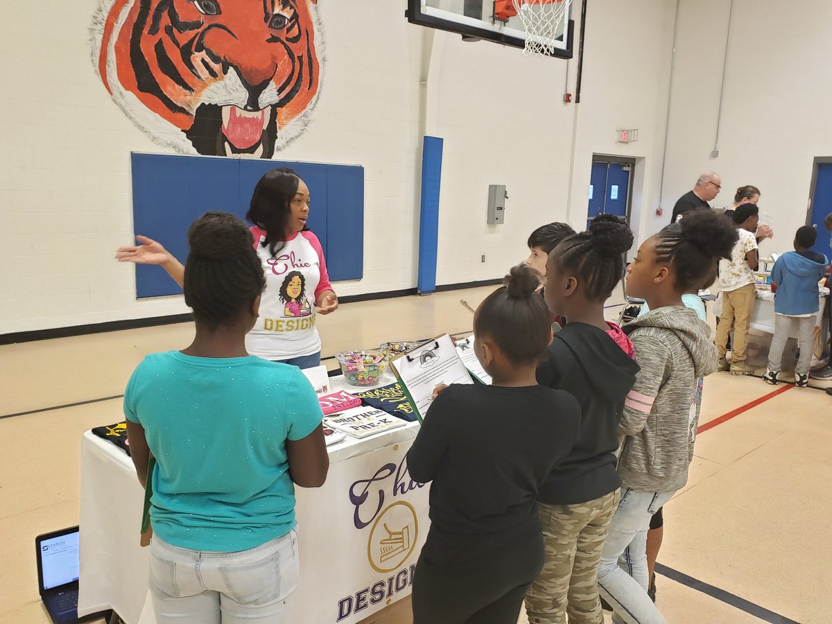secondary_team's tweet photo. Exposing kids to the world of work to broaden their perspectives and spur them to interesting and productive careers! @LMESTigerNation @suptking https://t.co/QuO5Eh8dfF