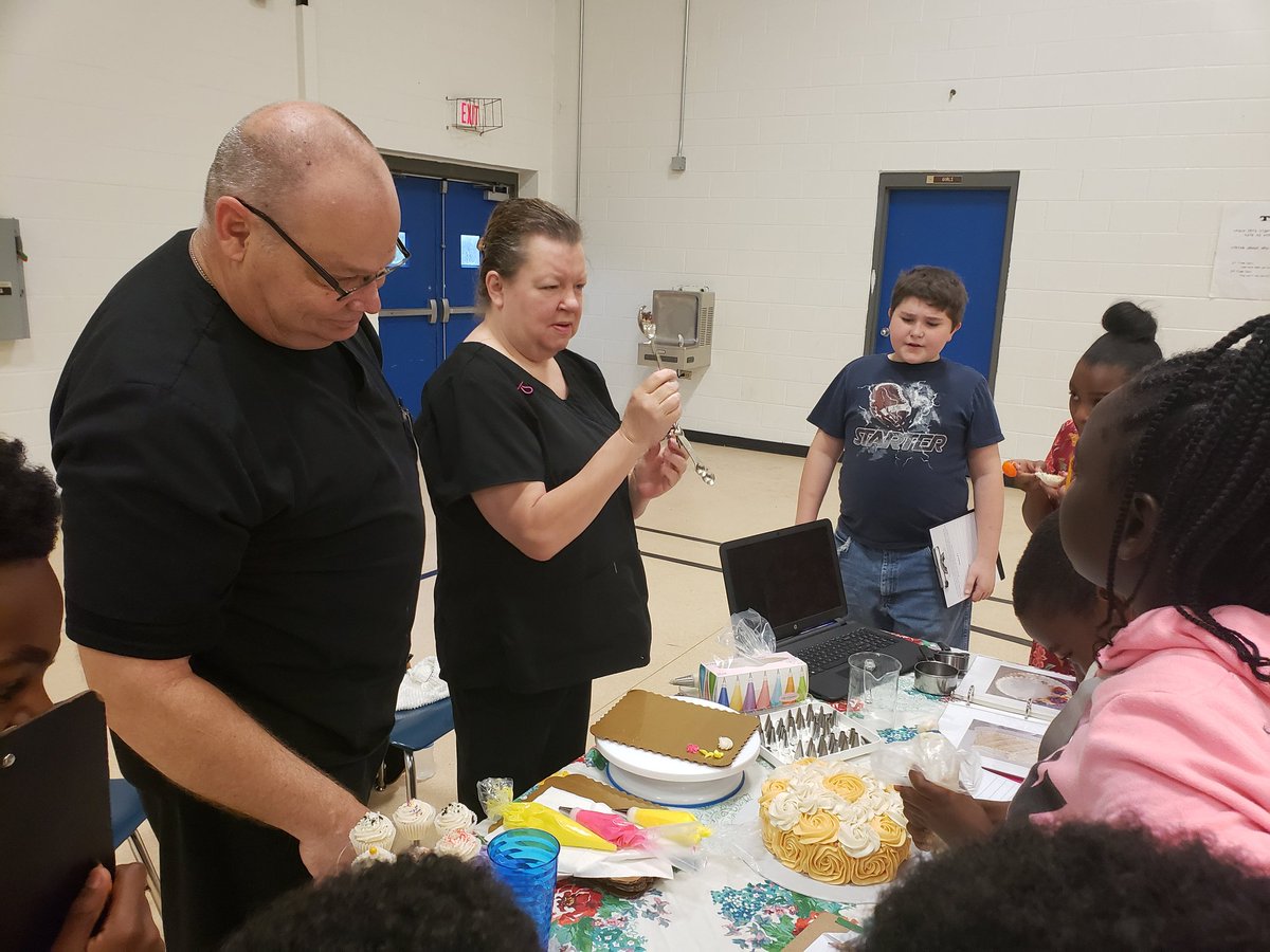 secondary_team's tweet photo. Exposing kids to the world of work to broaden their perspectives and spur them to interesting and productive careers! @LMESTigerNation @suptking https://t.co/QuO5Eh8dfF