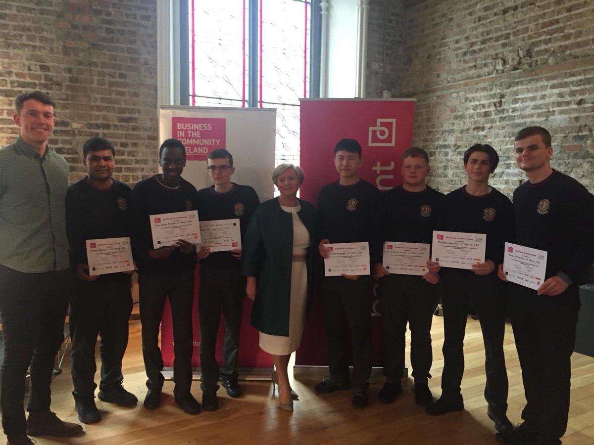 thebrunnerD7's tweet image. We’ll done to our ⁦@ERSTIRELAND⁩ students who were presented with their ⁦@CareerReadyUK⁩ ⁦@BITCIreland⁩ mentoring programme certificates by ⁦@FitzgeraldFrncs⁩ TD today. Thank you to all of the excellent mentors for giving their time to our students.