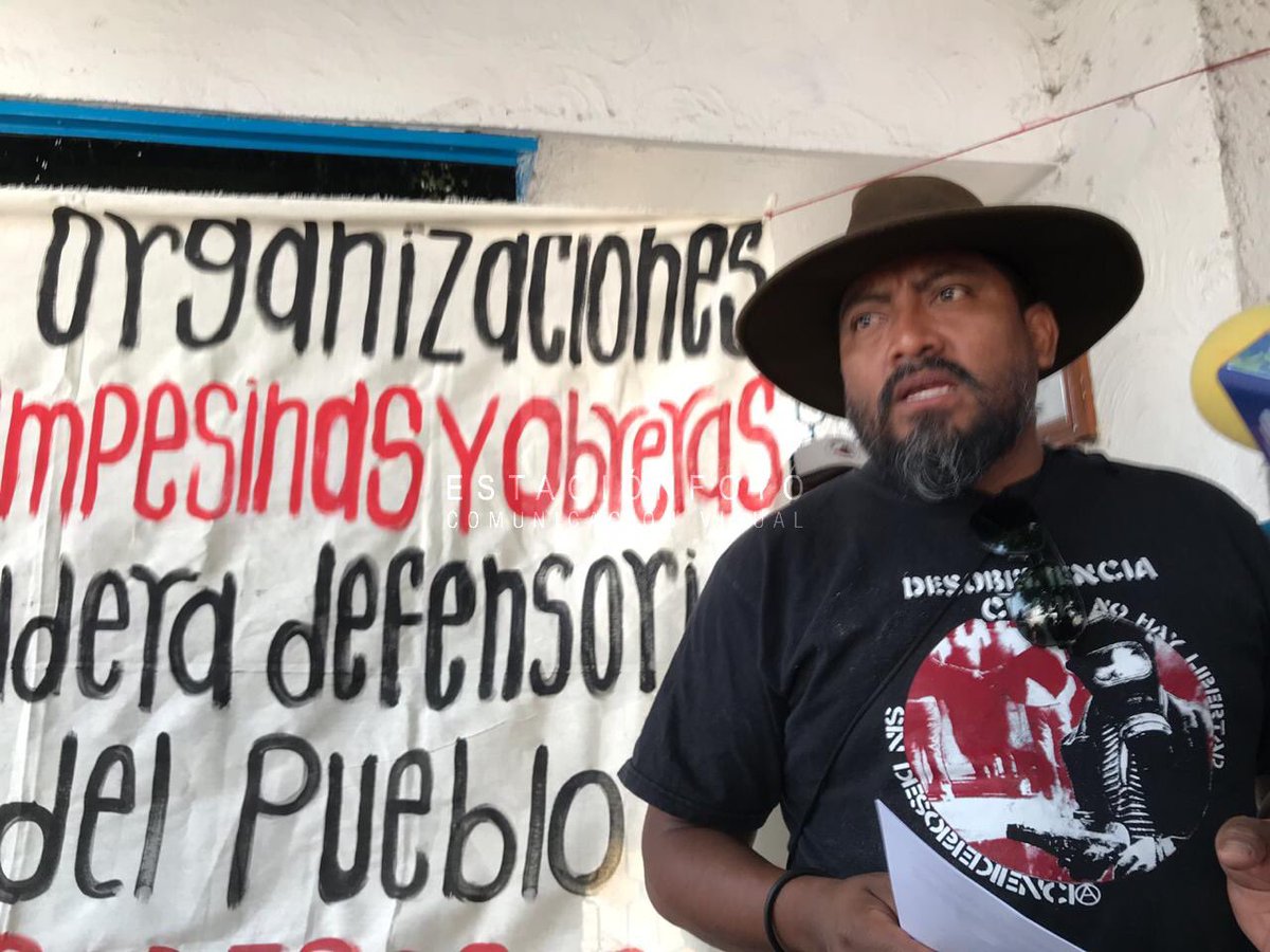 LagarrapataS22's tweet photo. En el marco de la toma de posesión del nuevo titular de la @DDHPO, integrantes de #BOICO exigen que el nuevo titular de este organismo, José Bernardo Rodríguez Alamilla, se deslinde del poder político y atienda las demandas sociales rezagadas.
📸 @estacionfoto
@alejandromurat https://t.co/aghsAE1i5o