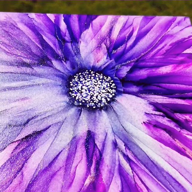 debbiediditart's tweet photo. Little glitter goes a long way...😁😍making my own flowers..too impatient to actually grow them!😋 ... #flowers #whatdiddebbiedo #glitteryflowers #mixedmediaflowers #flowerpowered #inkartwork #alcoholinkartwork #femaleartistsofinstagram #creativeflowers… https://t.co/GXBPh6KM69 https://t.co/Ly26lR7VXb