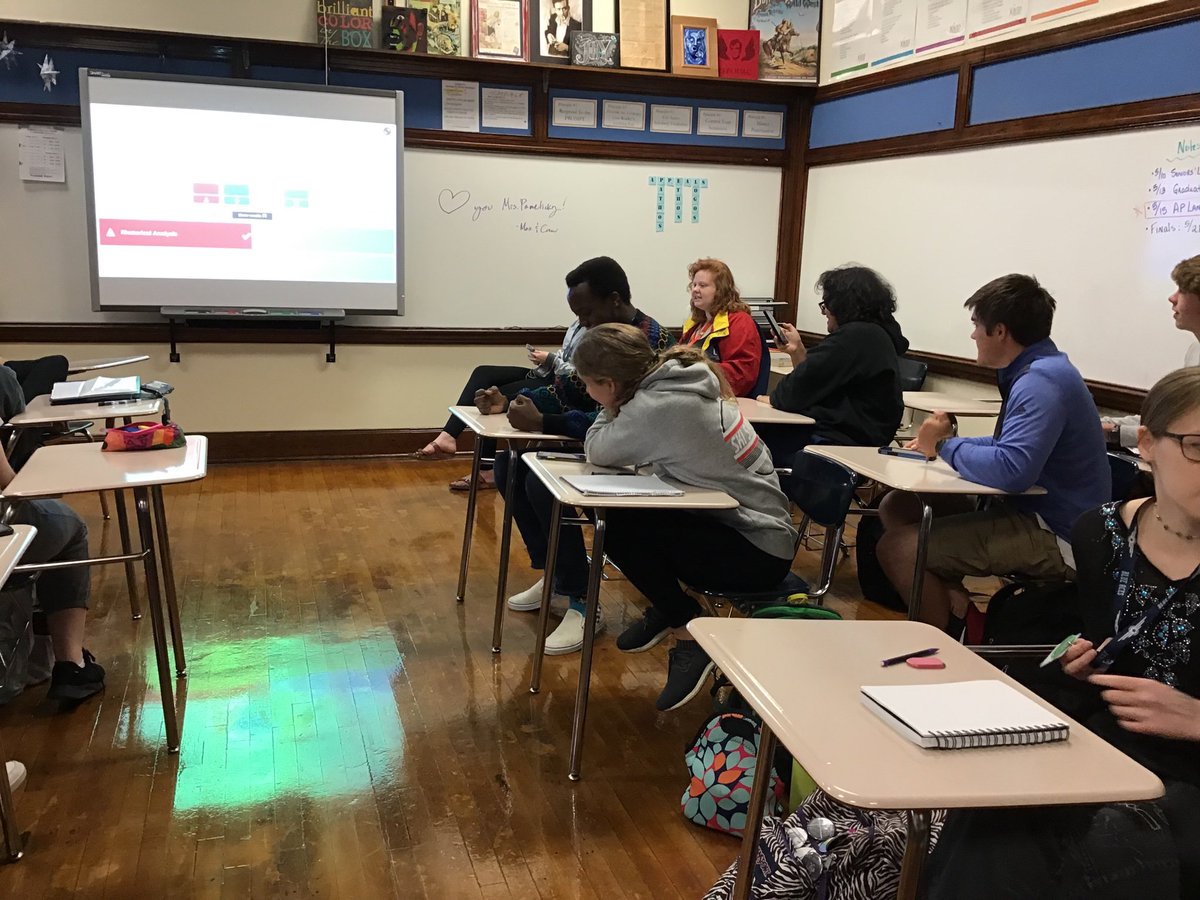 AprilinWichita's tweet photo. Using @GetKahoot to review for the #APLang exam next week! #weflytogether #westudytogether #collegeready #blueacenation #wpsproud https://t.co/gcp4JxLMqH