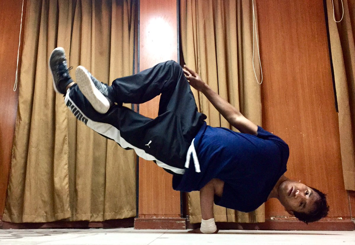 BboyFlowro's tweet image. Freeze breaking life 💪🙌✌️ #bboying #breaking #bboy