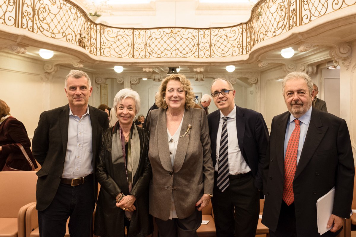 #LifeAsAScientist | #FondazioneBraccoIncontra
Ieri, con @RMannheimer e i discussant #DianaBracco, #GiovanniAzzone, @moscox e @lucacarra50 abbiamo analizzato i dati della ricerca inedita “Gli italiani e la scienza in dimensione europea” bit.ly/2H9oHps