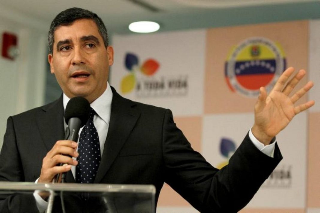 #EsNoticia Dirigentes del Movimiento Amplio Desafío De Todos (Maddt) denunciaron este #9May  que el exministro, Miguel Rodríguez Torres, fue trasladado desde el Dgcim hasta Fuerte Tiuna, para retenerlo en una celda de máxima seguridad #NoticiasEVTV