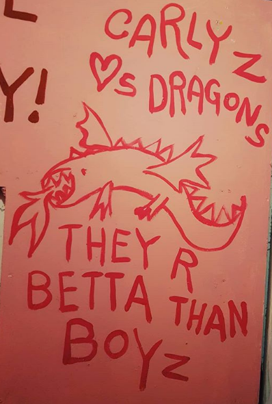 thevaultslondon's tweet photo. Travels across the gaping sea,
Attends a wedding she wasn't invited to,
Tags latrine wall with her lipstick.
🐉💄
Yepp,
Sounds like Danni Tarragon.
#DinnerisComing https://t.co/546Ieud3Z8