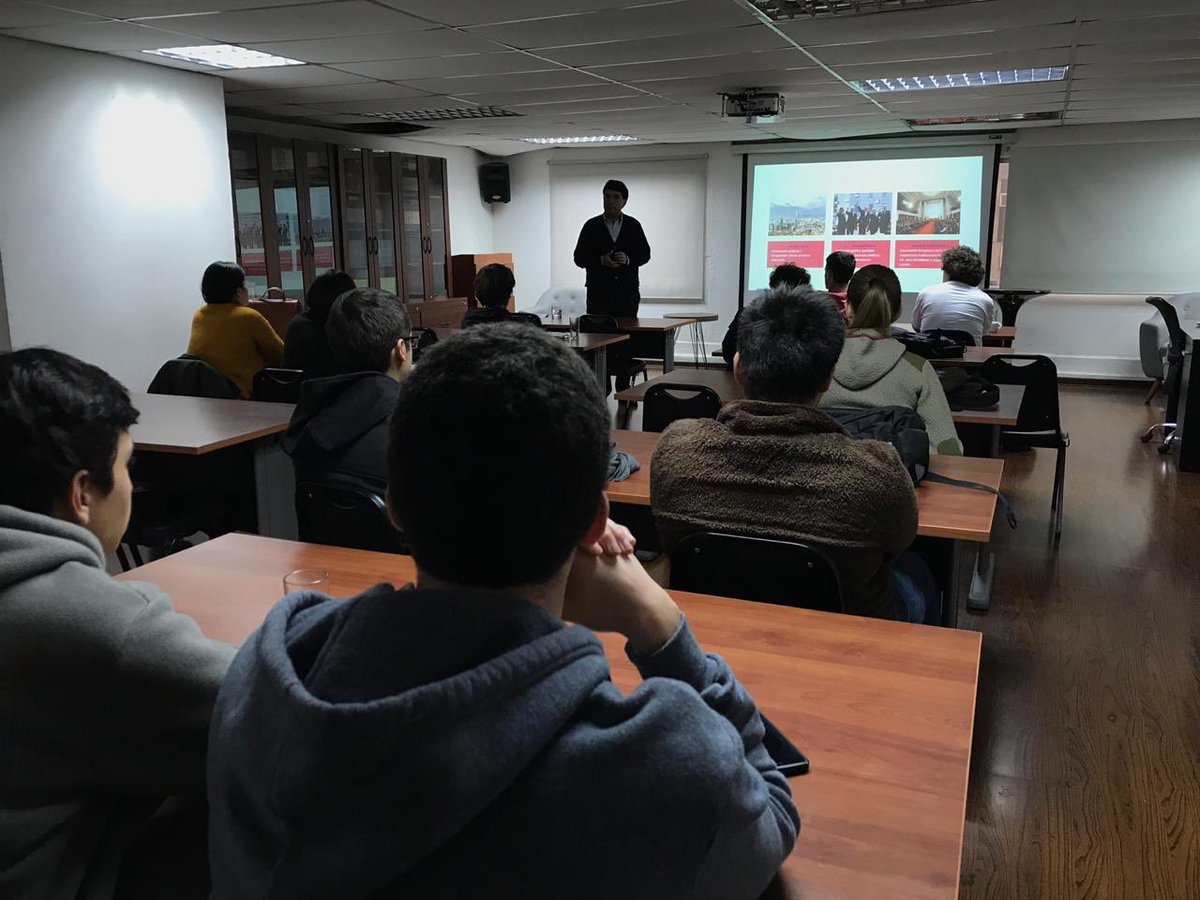 maquitasoto's tweet image. Hoy seguimos conociendo más el mundo parlamentario en #ChileCheck #semanaiudd @DaeUdd @UDD_cl @i_respublica