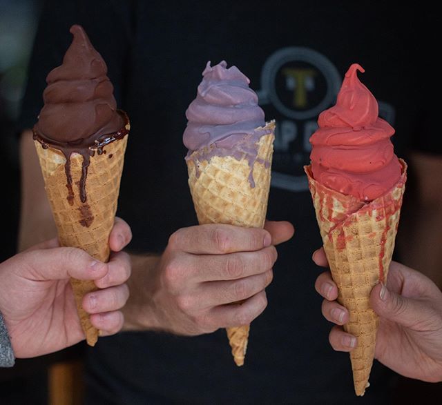 Three is never a crowd <a href="/wizbangbar/">WizBangBar</a> 📷: @alanweinerphotos bit.ly/2V7nJyN