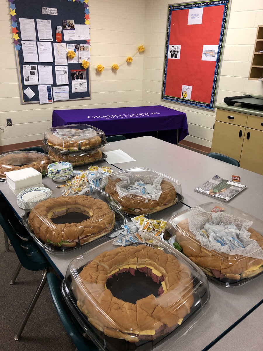AmberSwindle1's tweet photo. @Proud2BeAtPride is having an amazing teacher appreciation week. Thanks for spoiling us @vcs_Lonnie and @schoolsocialite https://t.co/CDaSfjVeJG