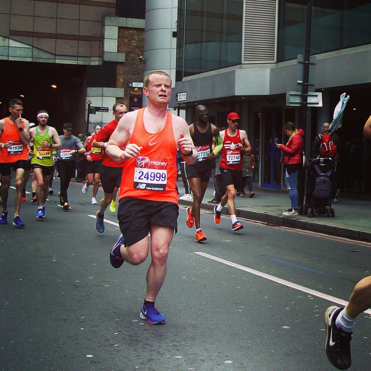 MSmith_85's tweet photo. 2:57:31 (unofficial) for my marathon debut in London Marathon. It’s been nearly 2 weeks now and I still haven’t been given my chip time, according to @LondonMarathon I didn’t start the race! Help desk are busy sorting out 2020; Sort out 2019 first maybe!! 😂😂 https://t.co/EsP3VODMAc