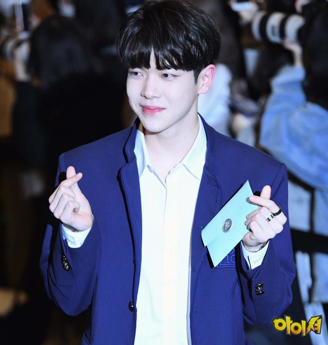 junhyuk_archive's tweet photo. [ 190423 ] BLUE CARPET CEREMONY || 블루카펫 세레모니
©아이셔 `` sourcandyX101

#이준혁 » #LeeJunhyuk
#프로듀스X101 #PRODUCEX101
#DSP미디어 #DSPmedia https://t.co/Uq2oxRrNX1