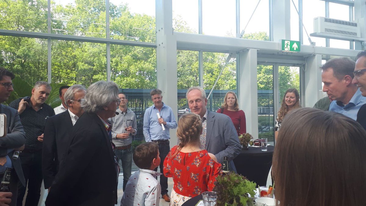 Tijdens de inaugurele rede van <a href="/JudithMortel/">Judith van de Mortel</a>, lector Gezonde plant op een vitale en duurzame bodem #HAShogeschool, mochten ook de kinderen van Judith de vraag stellen: Wat ga jij morgen doen? aan vertegenwoordigers van LLTB, Provincie Noord-Brabant en Waterschap Limburg.