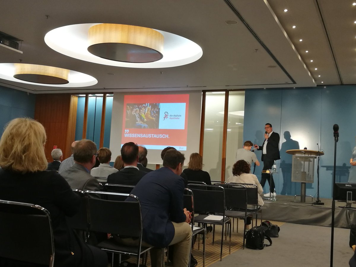 Wie werden wir Apotheker wieder Gesundheitsberater auch im Onlinebereich? fragt <a href="/steffen_kuhnert/">Steffen Kuhnert</a> als er den Deutschen Apotheken Preis erhält.
#DieDigitaleApotheke #PatientDesignThinking