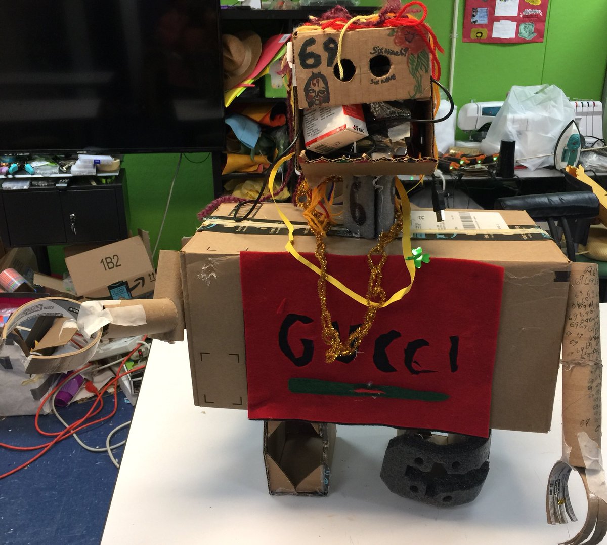 RavenswoodMakes's tweet photo. Short Circuit Reboot!? A group of students in Ms. Gross’ #makerspace at Willow Oaks are making robots with a more modern twist using @birdbraintech. https://t.co/PGcE91xbZW