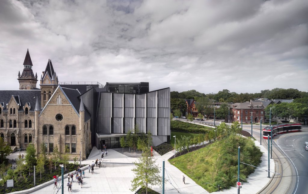 UofTDaniels's tweet photo. #OneSpadina is profiled by Design Diffusion @ddn_world "The historic and the contemporary faces of the John H. Daniels Faculty of Architecture, Landscape, and Design at the University of Toronto live in perfect harmony" --> https://t.co/LTccWpOuty #UofT #DanielsBuilding https://t.co/G05P2MqVqM