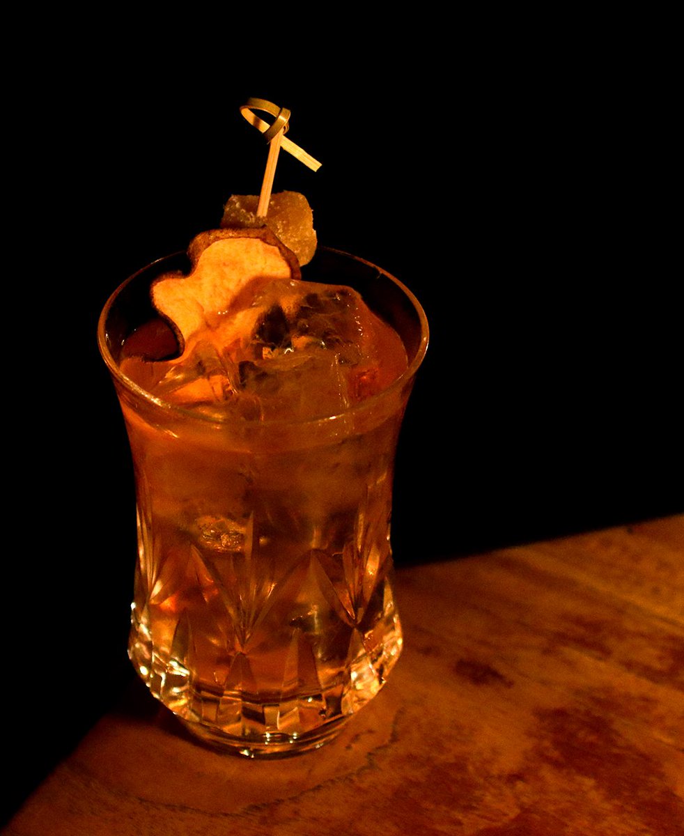 Baller alert. DSC Highball, Dewar’s 12yr Whisky, Apple Infused Ginger Wine,
Plum Bitters, Umbrella Brewing Ginger Beer

#cocktails #discountsuitcompany #shoredtich #eastlondon #newyear #2019 #cocktailbar #bar