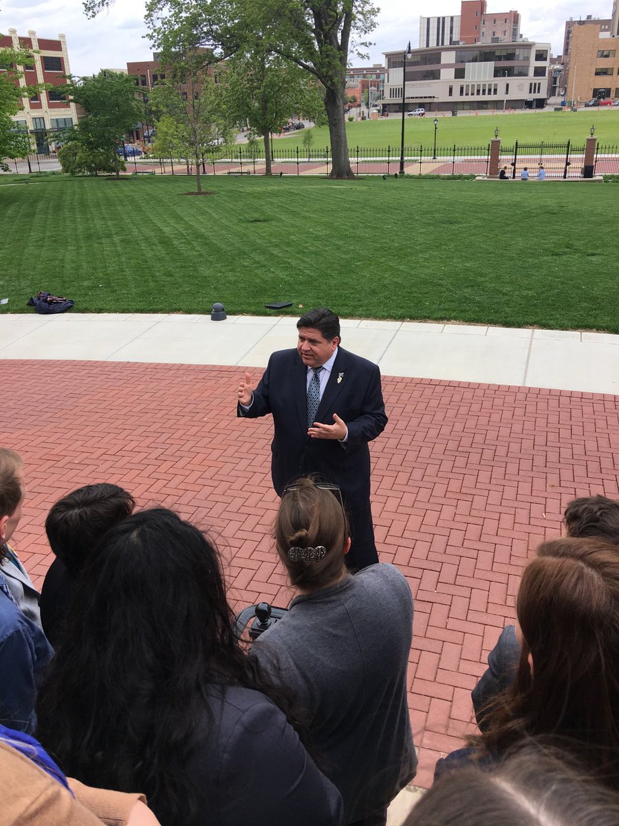 Love seeing our team repping #familymedicine in the capitol at the <a href="/IllinoisAFP/">IL Family Physicians</a> Spring Into Action event! Drs. Jaffer, Dakis, Ramesh &amp; Wylie joined their colleagues to meet state reps and <a href="/JBPritzker/">JB Pritzker</a> to share the importance of family docs in our communities!