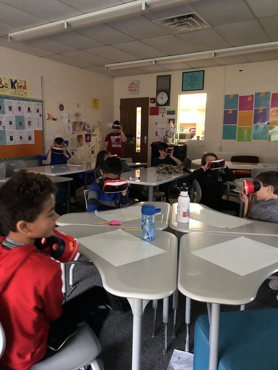 brandid83's tweet photo. A little VR trip with @OwlWcsd friends! @WCSDProud @superwebstercsd #maximumstudentengagement #compassiontelyconnecting https://t.co/olTL7HtNjR